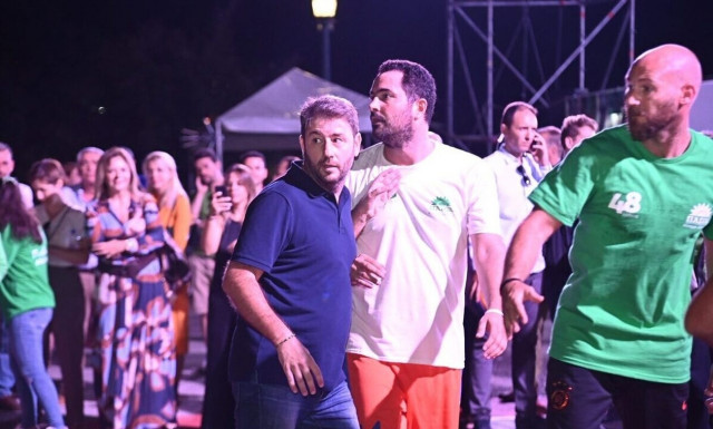 Νίκος Ανδρουλάκης: Ρήξη χιαστών για τον πρόεδρο του ΠΑΣΟΚ