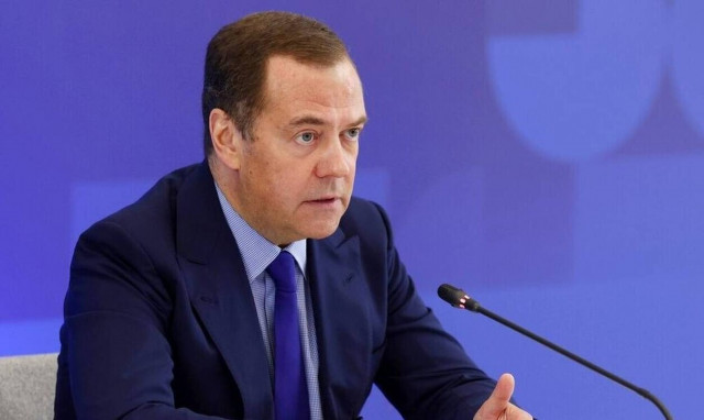 Προειδοποίηση Μεντβέντεφ: «Παιχνίδι σκακιού με τον θάνατο» η αποσύνθεση μιας πυρηνικής δύναμης