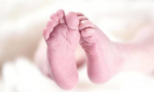 Κλείδωσε το μωρό στο αυτοκίνητο και πήγε για ψάρεμα. Και βλαξ και επικίνδυνος