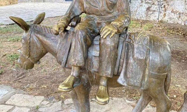 Στην Έδεσσα ο γάιδαρος έγινε άγαλμα και στη «Γαϊδουροχώρα» μάθημα συμπεριφοράς σε μαθητές