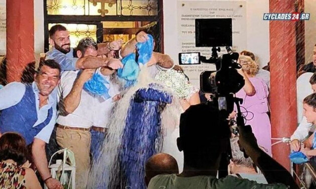 Ηλεία: Γαμπρός και νύφη «λούστηκαν» με 170 κιλά ρύζι