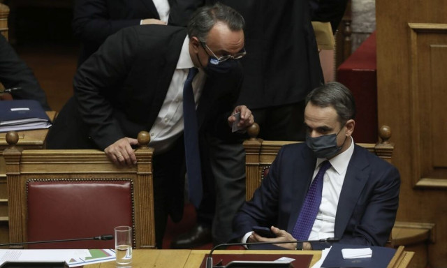 Η διπλή παρέμβαση σε φόρους και επιδόματα για να μην ξεπαγιάσουν τα νοικοκυριά τον χειμώνα