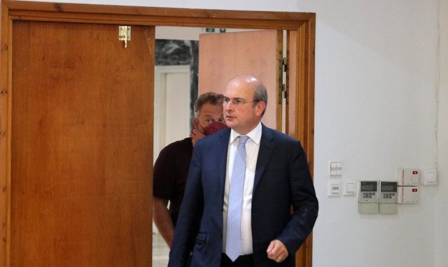 Χατζηδάκης για την επίθεση σπίτι του: «Πρώτα ο κύριος Τσίπρας μετά ακολούθησε ο Ρουβίκωνας»