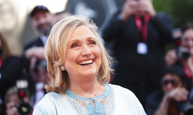 Χίλαρι Κλίντον: Ο λόγος που άρχισε να φοράει παντελόνια και εγκατέλειψε δια παντός τις φούστες