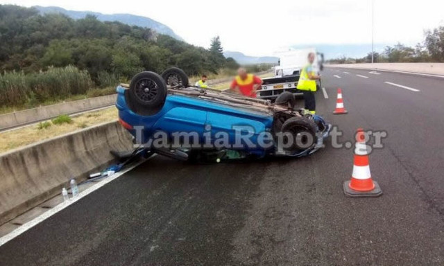 Φθιώτιδα: Αυτοκίνητο τούμπαρε στην εθνική οδό - Γλίτωσε από θαύμα η οδηγός