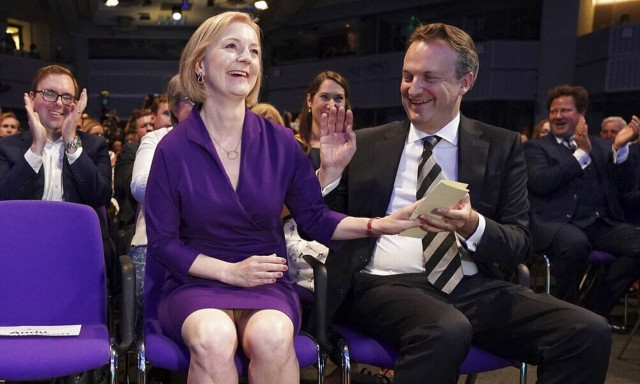 Λιζ Τρας: Ο «κύριος της σιδηράς κυρίας» - Ποιος ειναι ο σύζυγος της νέας πρωθυπουργού της Βρετανίας