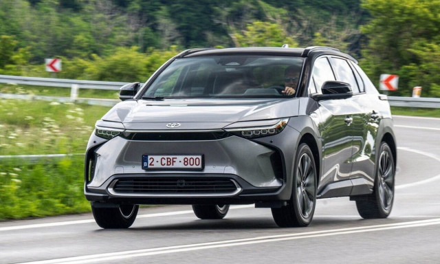 Η Toyota μετατρέπει εργοστάσια κινητήρων σε παραγωγή μπαταριών