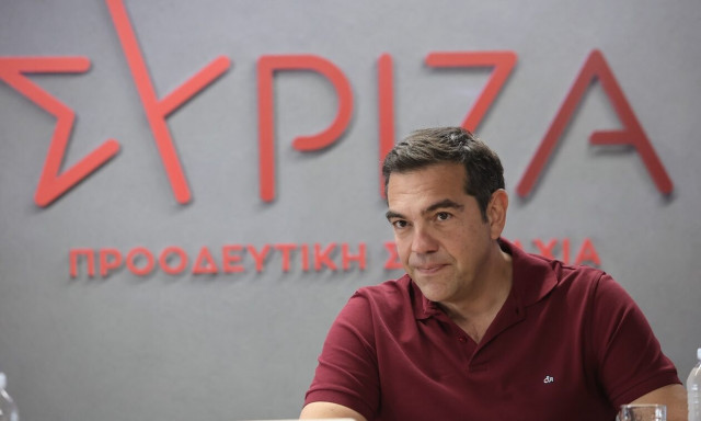 Τσίπρας: Ο Μητσοτάκης ακούει τις συνομιλίες των αντιπάλων του αλλά όχι την απόγνωση της κοινωνίας