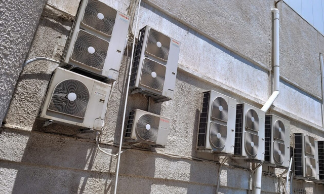 Ενεργειακή κρίση: Μέτρα εξοικονόμησης ανακοινώνει το ελληνικό δημόσιο