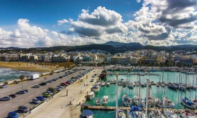 «Εδώ είναι Κρήτη, εδώ είναι Ελλάδα!» – Τρελάθηκε η Ελβετίδα όταν της επέστρεψαν το πορτοφόλι της