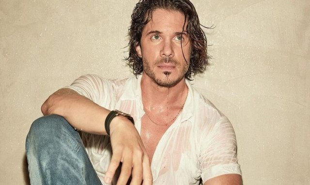 Νίκος Οικονομόπουλος: Ξέσπασε σε κλάματα στη συναυλία του στην Πάτρα - «Πώς τα φέρνει η ζωή...»