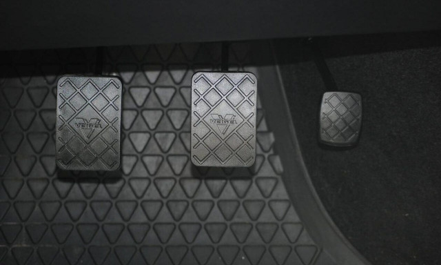 Συμπλέκτης, φρένο και... γκάζι