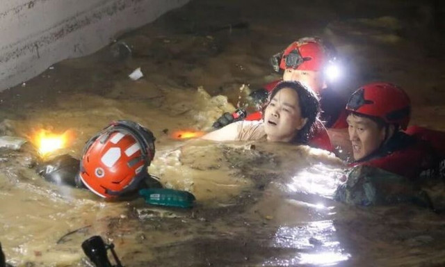 Τυφώνας στη Νότια Κορέα: Επτά άνθρωποι πνίγηκαν σε πάρκινγκ που πλημμύρισε - Απίστευτες εικόνες