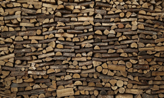 Η ενεργειακή κρίση εξαφανίζει καυσόξυλα και πέλετ - Στα ύψη οι τιμές τους το 2022