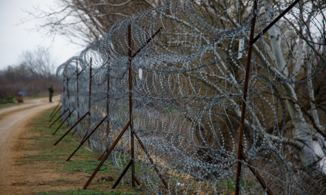 Συναγερμός στον Έβρο: Επιχείρηση διάσωσης 400 μετανάστων από νησίδα