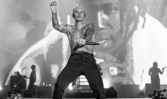 Ανησυχία για την υγεία του Τζάστιν Μπίμπερ: Διακόπτει την παγκόσμια περιοδεία του