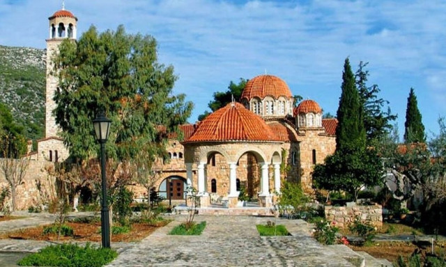 Νέα Μάκρη: Η ηγουμένη της Μονής του Αγίου Εφραίμ πέθανε σε ηλικία 103 ετών