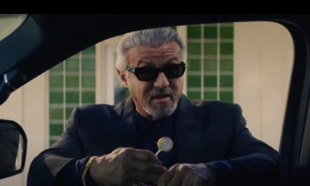 Ο Σιλβέστερ Σταλόνε νιώθει έξω από τα νερά του στο νέο τρέιλερ του «Tulsa King»