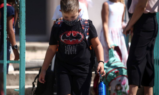 Σχολεία: Τι ισχύει με τις απουσίες μαθητών που νοσούν από κορονοϊό - Η διαδικασία που θα ακολουθούν