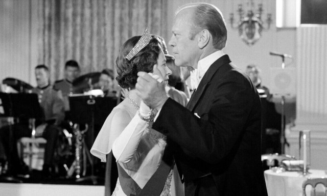 Βασίλισσα Ελισάβετ: Το λάθος που έκανε και μετάνιωσε στα πρώτα χρόνια της μοναρχίας της