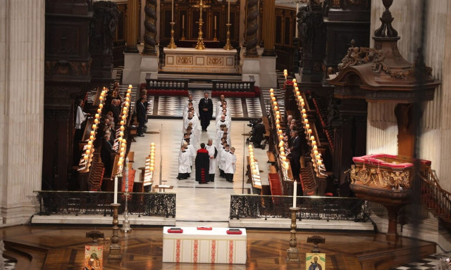 Γκρίνια στο παλάτι: Ο Κάρολος είπε στον Χάρι να μη φέρει μαζί τη Μέγκαν όταν πέθανε η βασίλισσα