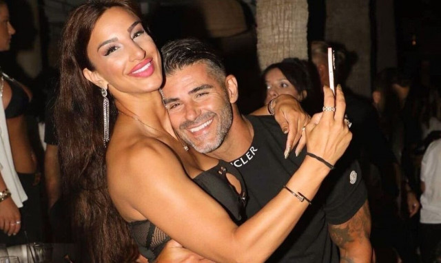 Αθηνά Ευμορφιάδη: Οι πρώτες εικόνες από το γάμο της - Το αποκαλυπτικό νυφικό και οι καλεσμένοι