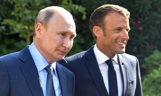 Μακρόν σε Πούτιν: Να αποσυρθούν τα ελαφρά και βαρέα όπλα από τον πυρηνικό σταθμό της Ζαπορίζια
