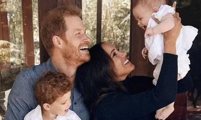 Χάρι – Μέγκαν: Θα προσπαθήσουν να φέρουν τα παιδιά τους στο Λονδίνο για τη κηδεία της Βασίλισσας