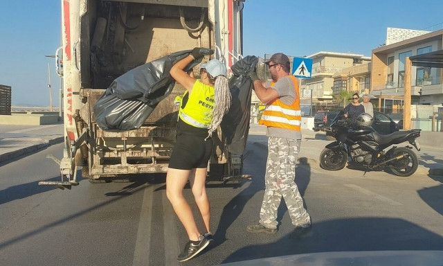 Ρέθυμνο: Η μερακλίνα στο απορριμματοφόρο που αξίζει το σεβασμό μας!