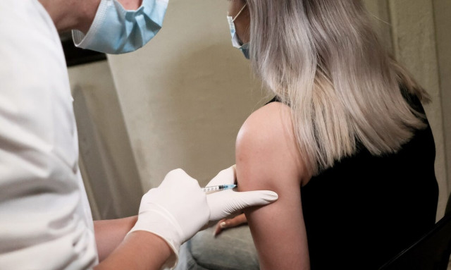 Επικαιροποιημένα εμβόλια: Άνοιξε η πλατφόρμα για τα ραντεβού - Στις 14 Σεπτεμβρίου οι εμβολιασμοί