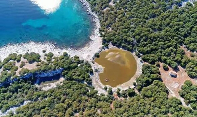 Αιγιλεία: Το μαγευτικό ερημονήσι που είναι γεμάτο λαγούς - To παρ' ολίγον «Νταβός» της Ελλάδας