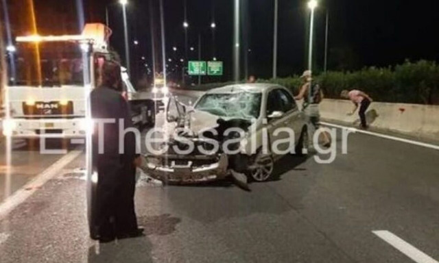 Λάρισα: Σφοδρή σύγκρουση αυτοκινήτου με φορτηγάκι - «Άγιο» είχαν οι οδηγοί