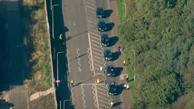 LIVE: Η μεταφορά της σορού της βασίλισσας Ελισάβετ από τη Σκωτία στο Λονδίνο