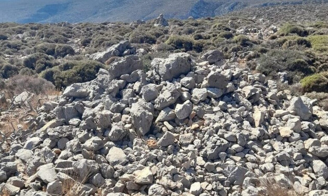 Γιατί οι Κρητικοί ρίχνουν πέτρες και καταριούνται όταν περνούν από αυτό το σημείο;