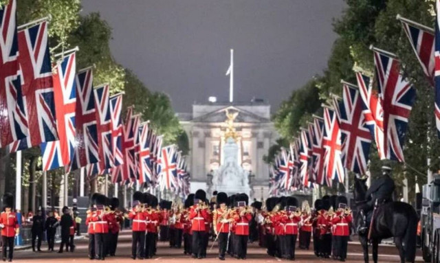 Επιχείρηση Λιοντάρι: Πρόβες της βασιλικής φρουράς για την κηδεία της Ελισάβετ –Τι θα γίνει στις 19/9