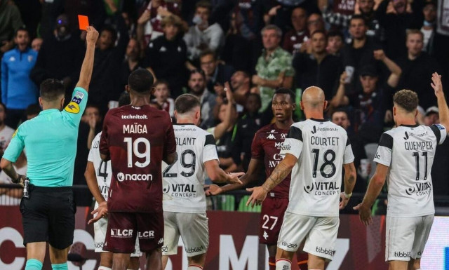 Το ματς της χρονιάς στη Γαλλία: Εννιά γκολ, διακοπή, κλάματα και τρεις κόκκινες