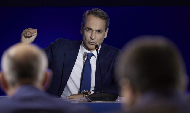 PM Mitsotakis meets with Greek Orthodox Archbishop of Australia Makarios