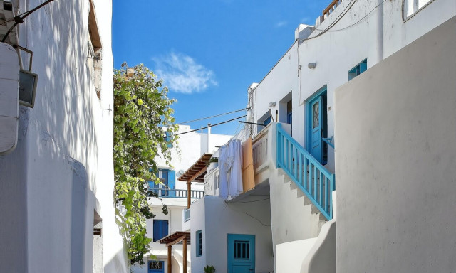 Μύκονος: Δε βρίσκουν σπίτι να μείνουν οι εκπαιδευτικοί - Υπέρογκα ενοίκια με μισθό... 750 ευρώ