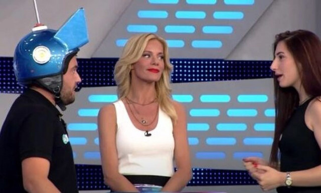 Παίκτρια του Ρουκ Ζουκ τσάντισε την Μακρυπούλια: «Τα νεύρα σου Σοφάκι μου...» (vid)