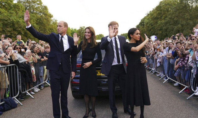 Μέγκαν Μαρκλ: Οργιάζουν οι φήμες ότι φορούσε μικρόφωνο στην κοινή εμφάνιση με Ουίλιαμ και Κέιτ