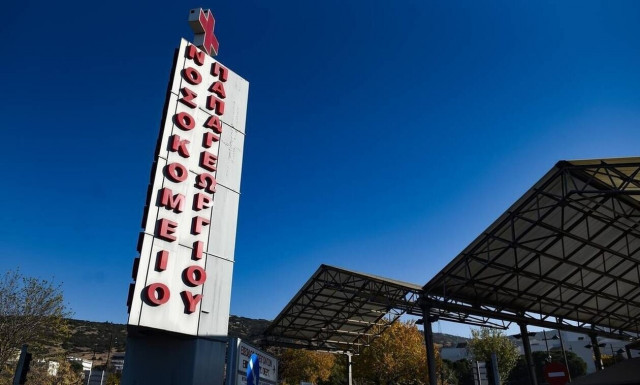 Σοβαρό τροχαίο με ανατροπή στη Θεσσαλονίκη – Μία τραυματίας