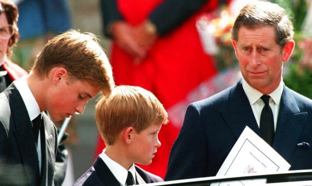 Μνήμες απο την κηδεία της πριγκίπισσας Νταϊάνα ξυπνάει η απώλεια της Ελισάβετ