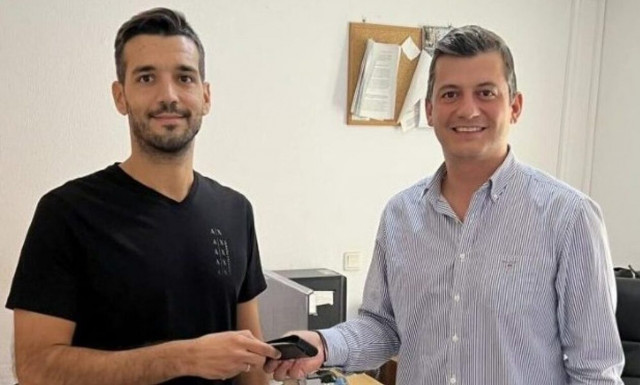 Κρητικός βρήκε πορτοφόλι γεμάτο λεφτά και το παρέδωσε – Ενθουσιασμένος ο τουρίστας που το έχασε