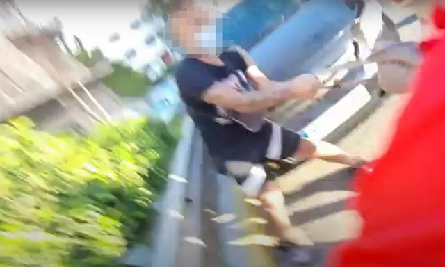 Ολυμπιακός – Φράιμπουργκ: Το βίντεο της επίθεσης στον Νοτιοκορεάτη έξω από το «Γ. Καραϊσκάκης»