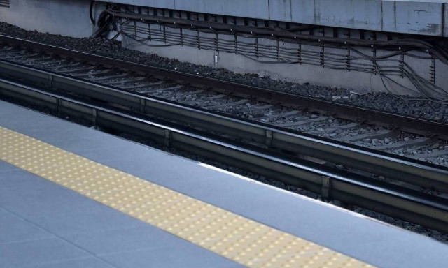 ΗΣΑΠ: «Είναι πρησμένο όλο μου το κεφάλι» - Συγκλονίζει η τραυματίας που δέχθηκε επίθεση με πέτρες