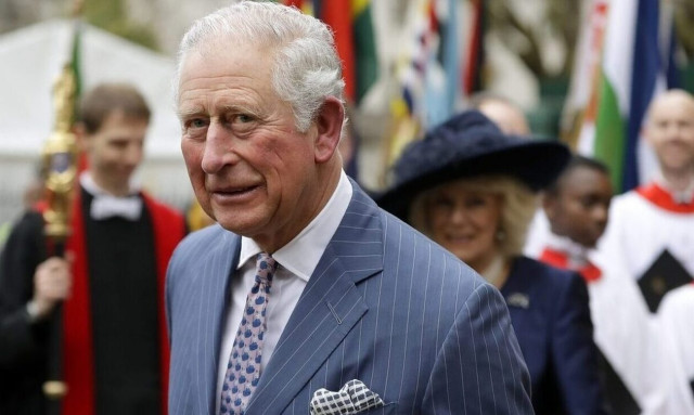 Βασιλιάς Κάρολος: Οι εξωφρενικές καθημερινές παραξενιές του - Τα κορδόνια και το… χαρτί υγείας