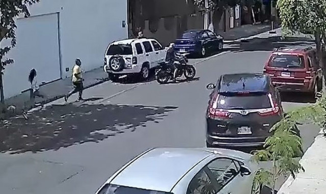 Μεξικό: Πήγε να ληστέψει νεαρή αλλά αυτή ήταν δασκάλα... Ζίου ζίτσου - Δείτε τι έγινε (video)