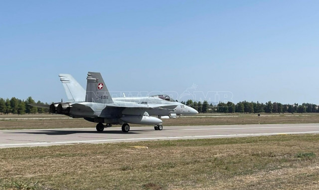 Athens Flying Week: Το Newsbomb.gr στην Τανάγρα - Κόβουν την ανάσα αεροσκάψη και ελικόπτερα