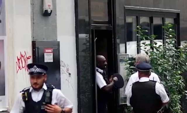 Συναγερμός στο Λονδίνο: Μαχαιρώθηκαν δυο αστυνομικοί - Συνελήφθη ένας άνδρας
