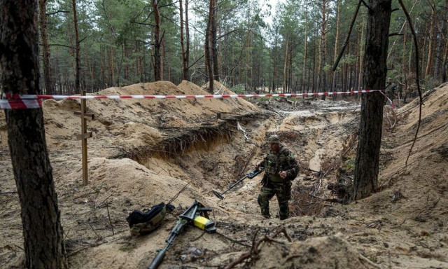 Ουκρανία: Βρέθηκε ομαδικός τάφος με 440 σορούς στο Ιζιούμ